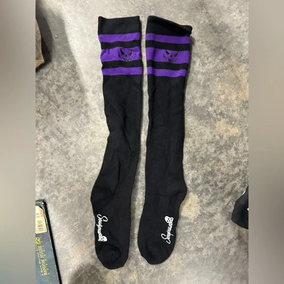SOURPUSS PURPLE PUMPKIN LONG STRIPED SOCKS SZ 7-10 shoes goth punk - Picture 1 of 3